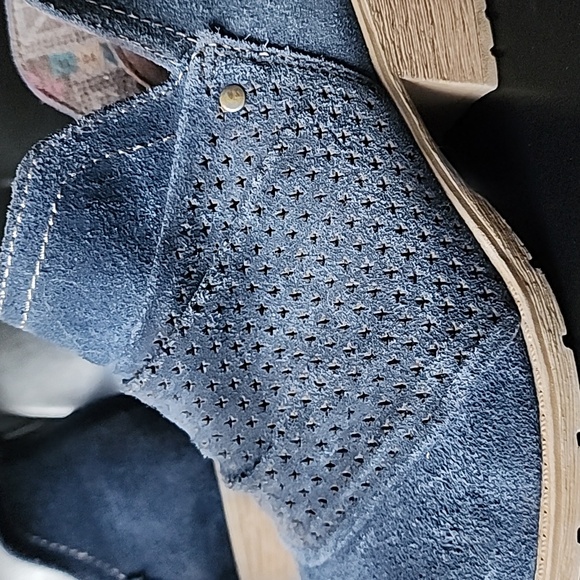 Earth Origins Amanda Blue Suede Ankle Bootie Women's Size 9 - Picture 3 of 10